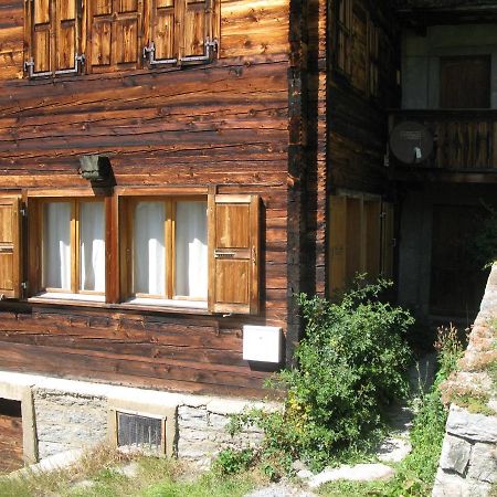 Gasenried Alpia 26 - Zwei Zimmerwohnung In Traditionellem Walliser Haus מראה חיצוני תמונה