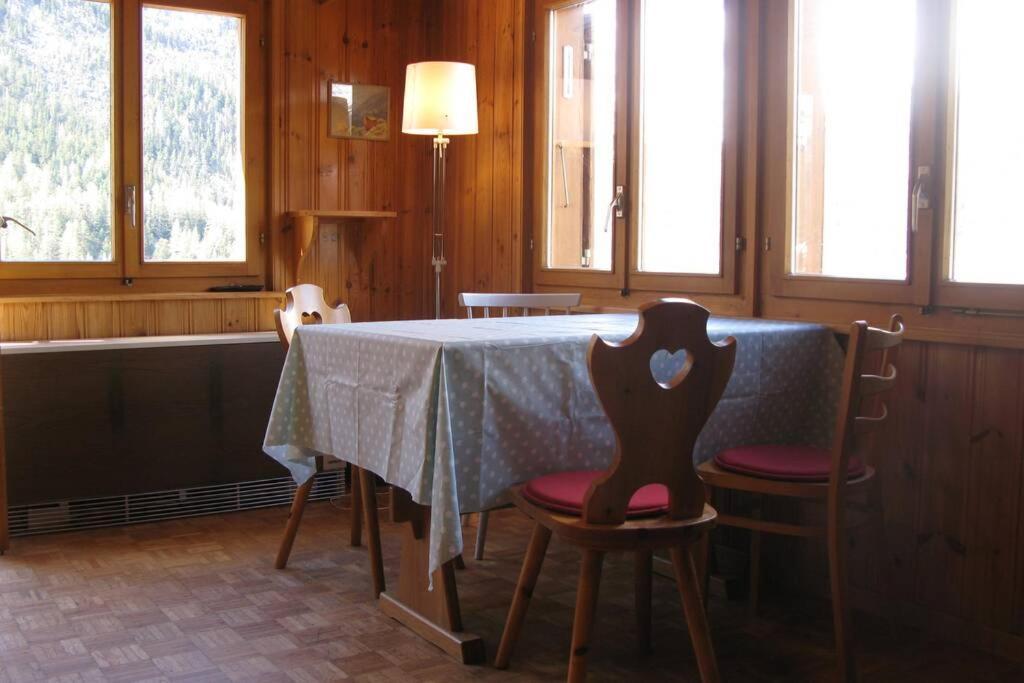 Gasenried Alpia 26 - Zwei Zimmerwohnung In Traditionellem Walliser Haus מראה חיצוני תמונה
